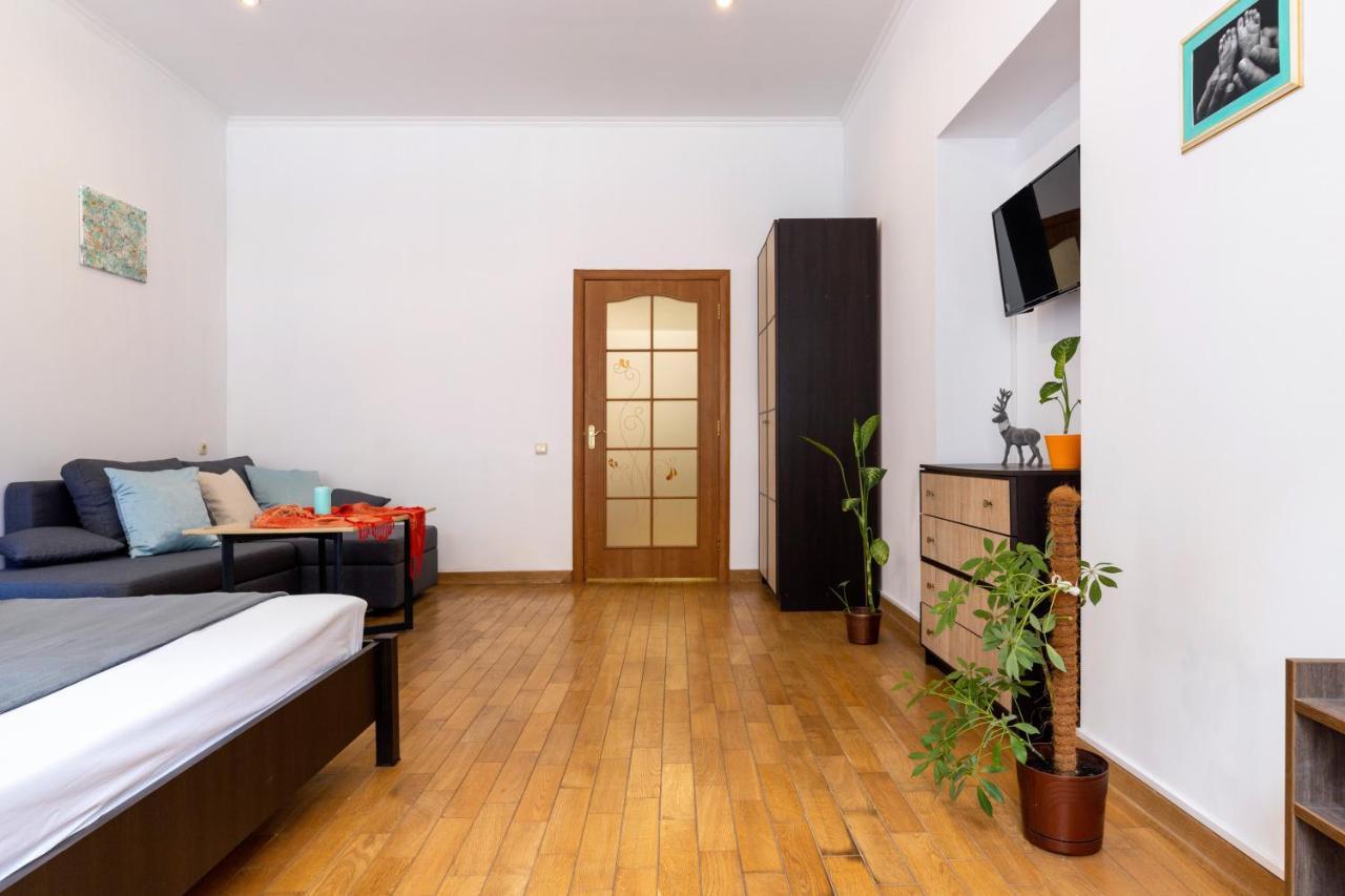Затишний Відпочинок В Центрі Львова Apartment Exterior photo